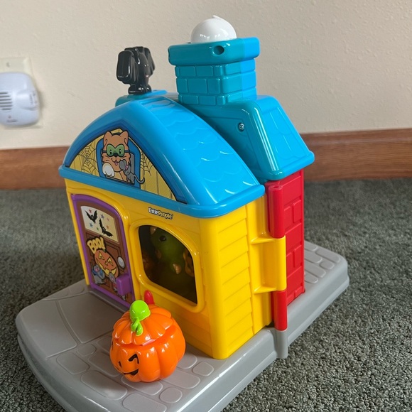 Fisher-Price Little People Halloween House - Picture 3 of 11